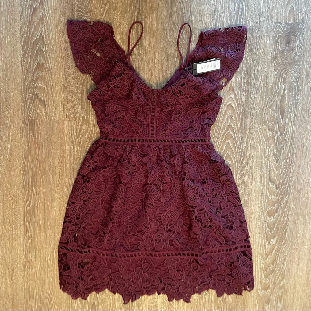 ***CLEARANCE - Just Reduced*
Romeo + Juliet Couture Lace Dress size small - Picture 7 of 7
